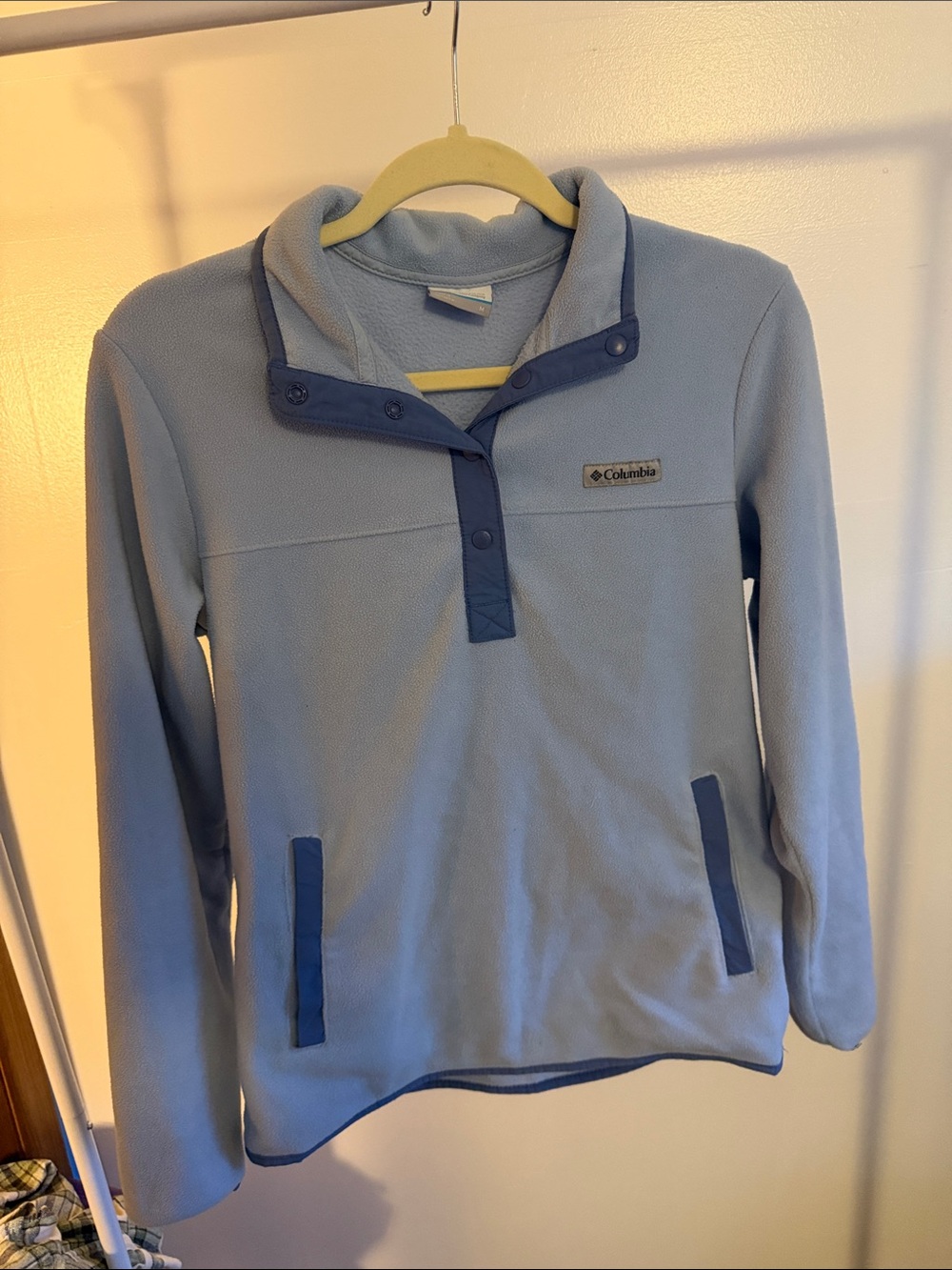 Columbia Light Blue Pullover Fleece with Periwinkle Trim